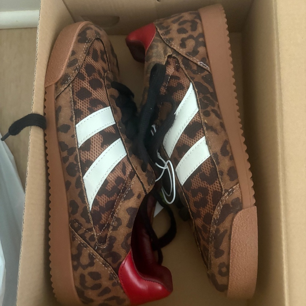 NIB Steve Madden size Woman 7